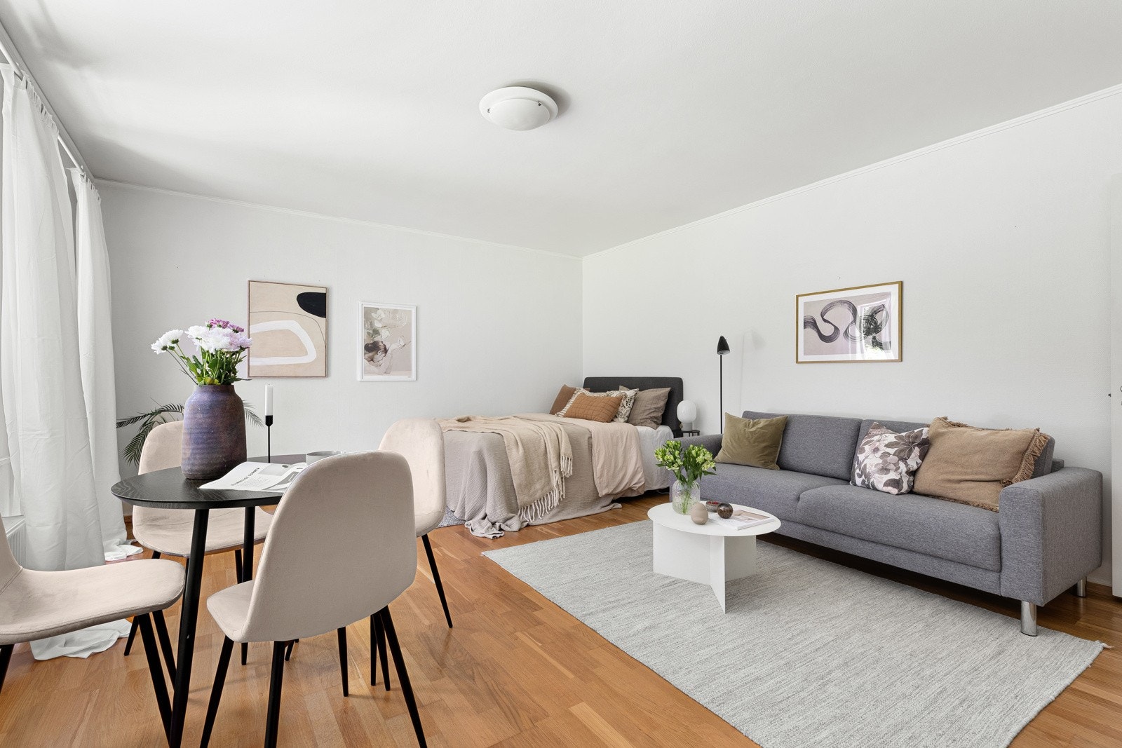 Romslig stue Galleribilde