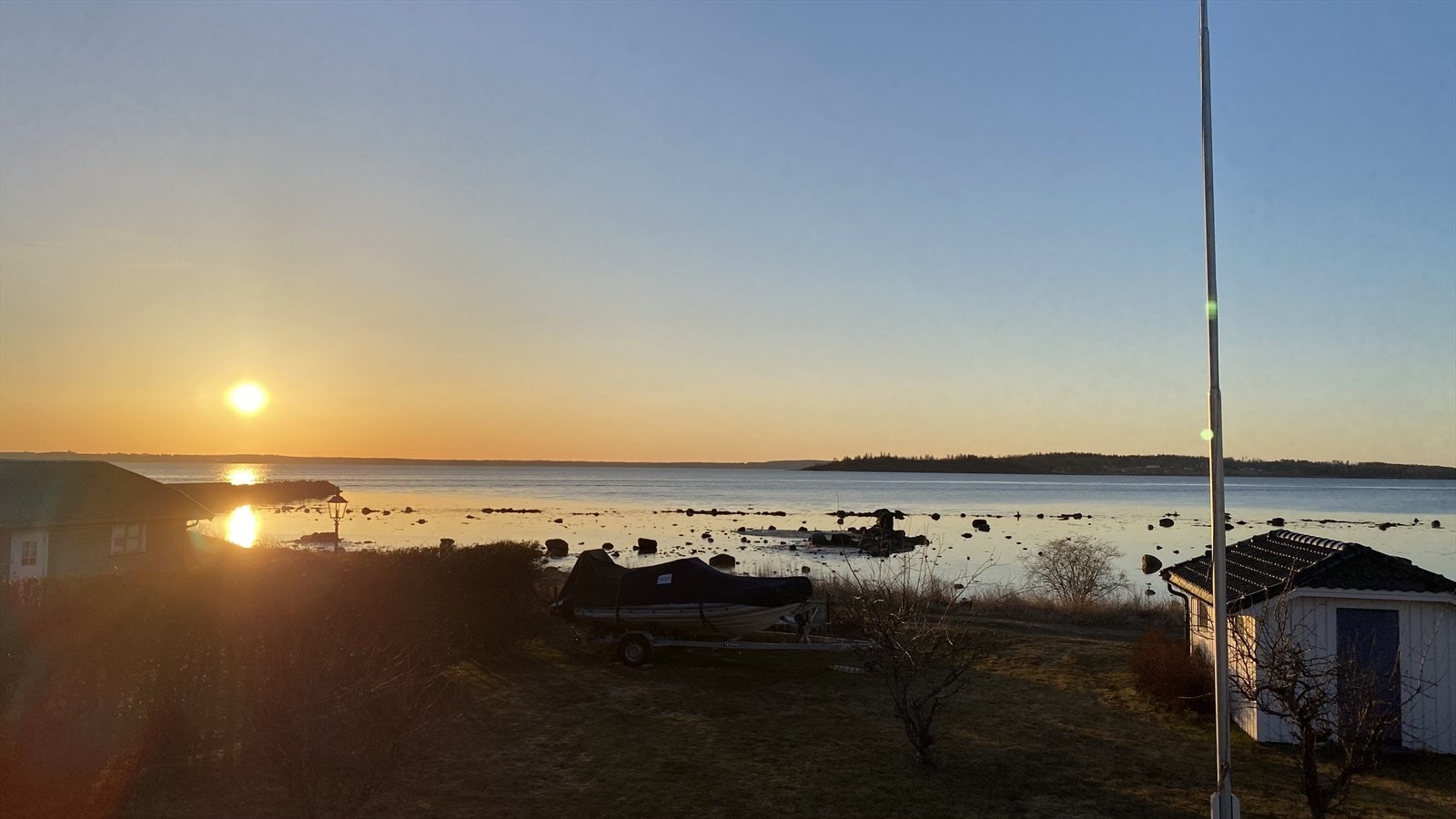 Her ses bilde av vakker soloppgang som man kommer tett på på "første rad". Galleribilde