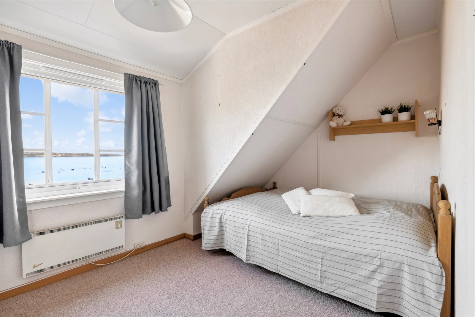 Soverom nr 2 vender også mot øst. Galleribilde