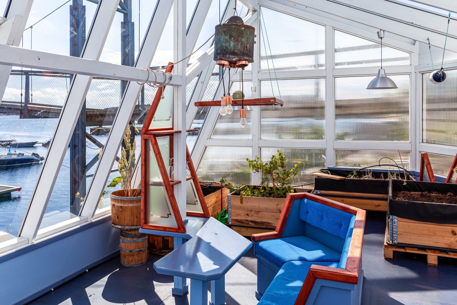 Stort drivhus på 30 kvm følger med boligen. Galleribilde