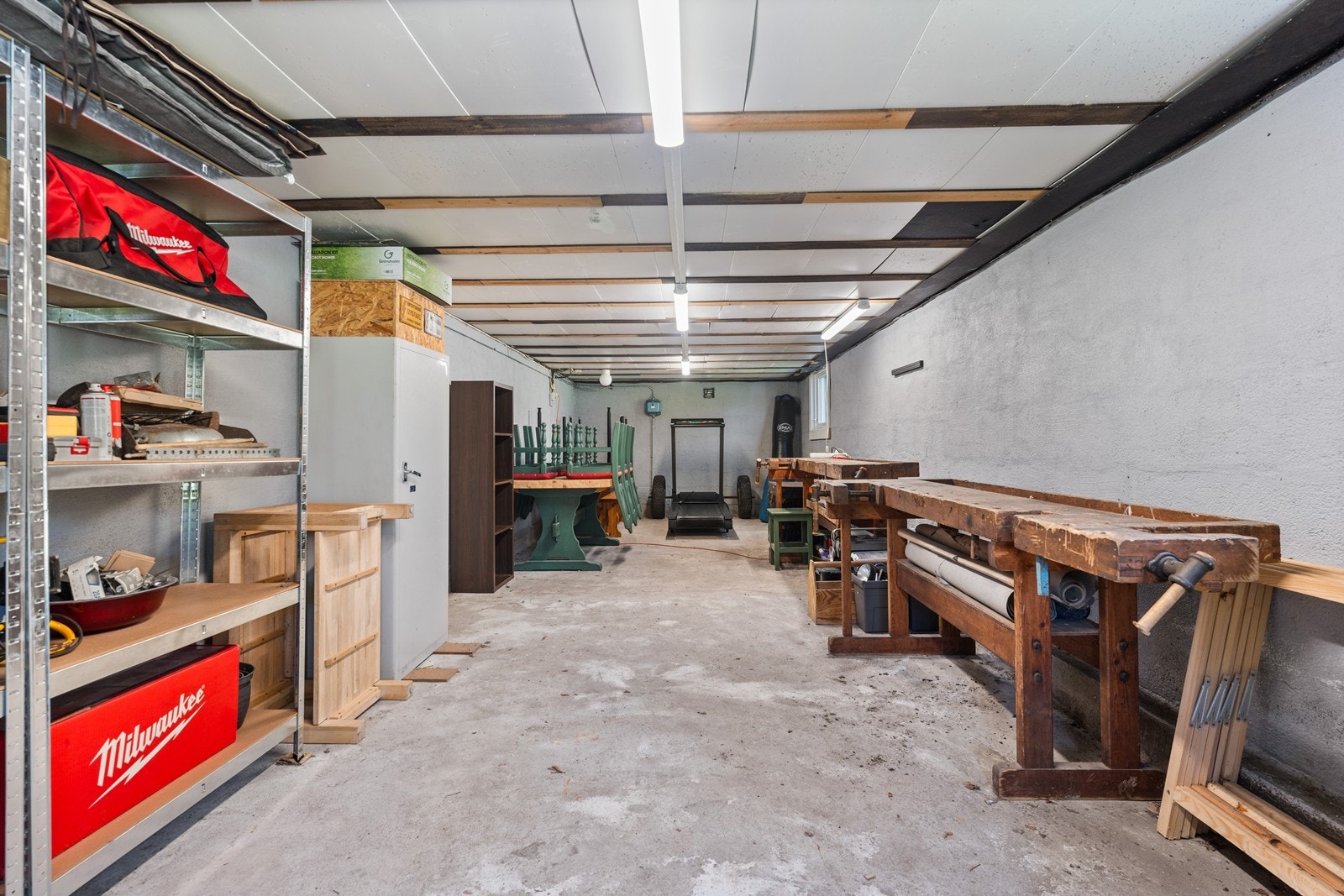 Praktisk og stor kjeller som er inndelt i flere rom og har god lagringsplass. Galleribilde