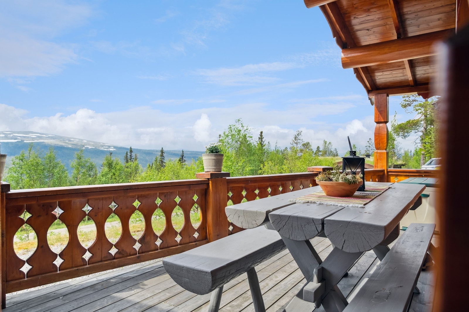 Terrassen er romslig og dels overbygget. Galleribilde