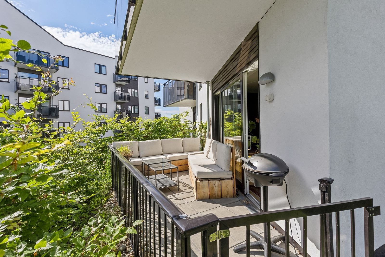 God plass til utemøbler. Galleribilde