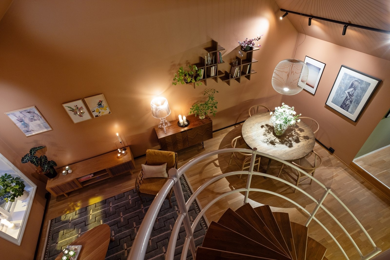 Stuen sett fra hemsen. Galleribilde