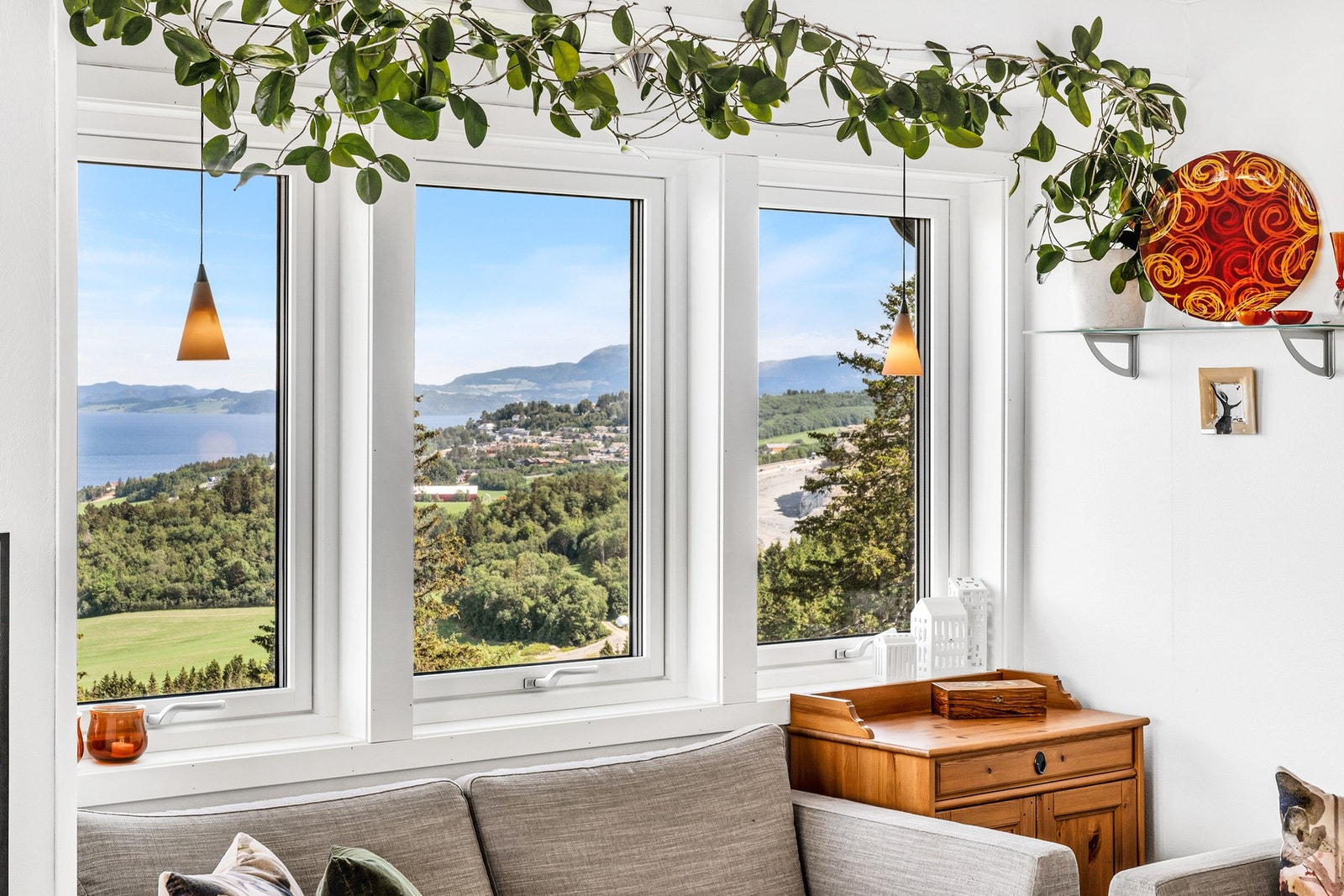 Man har utsikt fra alle boligens rom. Galleribilde