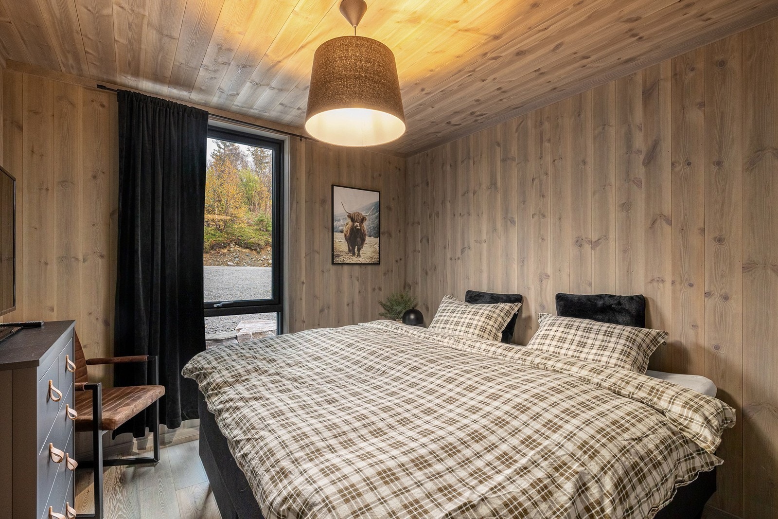 På veggene er det hovedsakelig behandlet sprekkpanel. Galleribilde