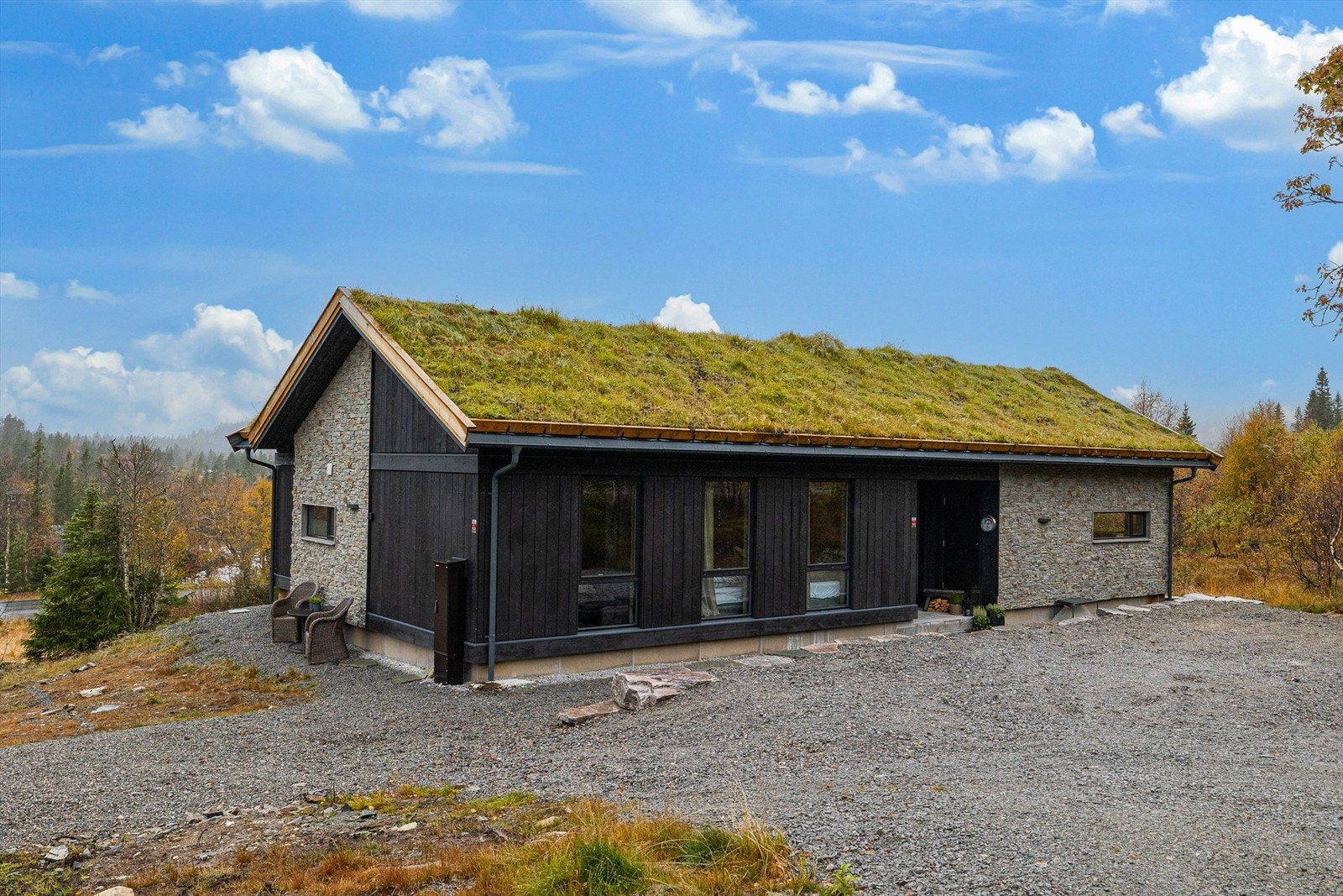 Vinduer av 3-lags isolerglass. Galleribilde