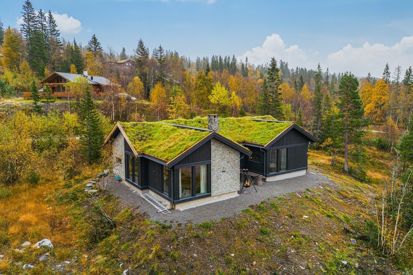 "Fjellredet" er en lekker høystandard hytte med moderne uttrykk og fokus på detaljer. Galleribilde