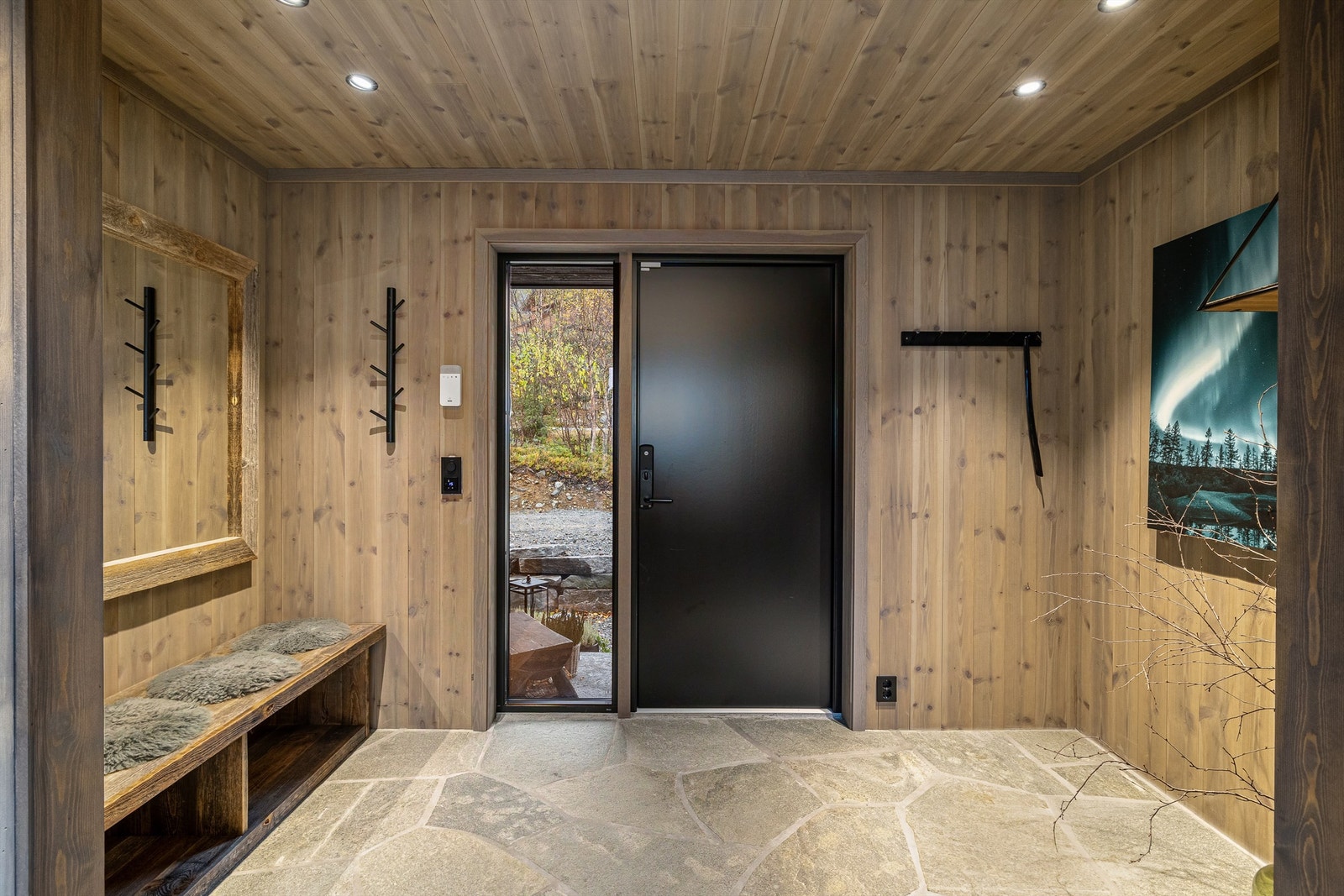 Hoveddør med sidefelt i glass. Galleribilde