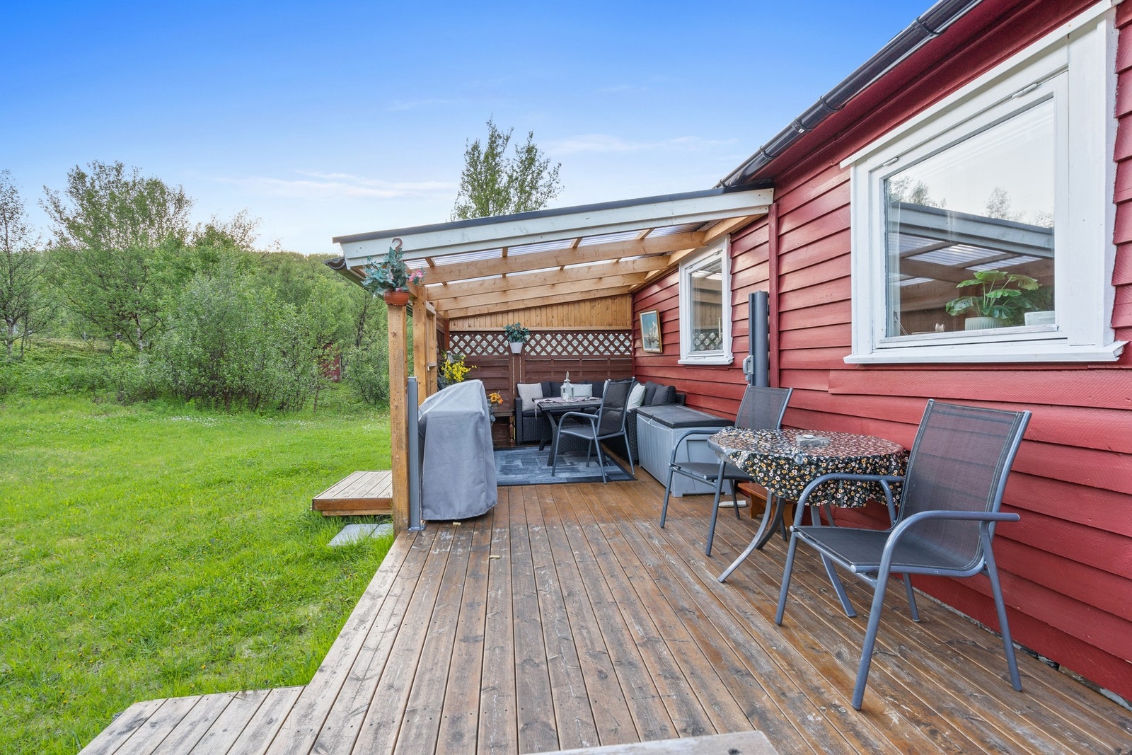Hatterveien 95 - Solrik platting med god plass til utemøbler og grill! Galleribilde
