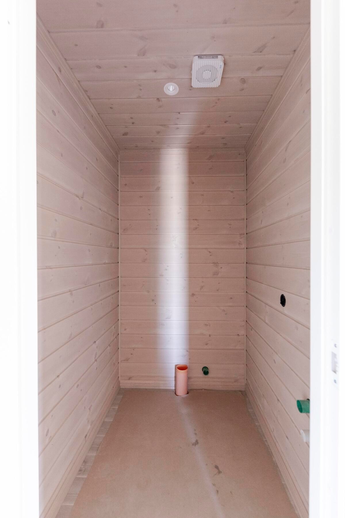 Fra WC rom. klargjort for montering av WC og vask. Galleribilde