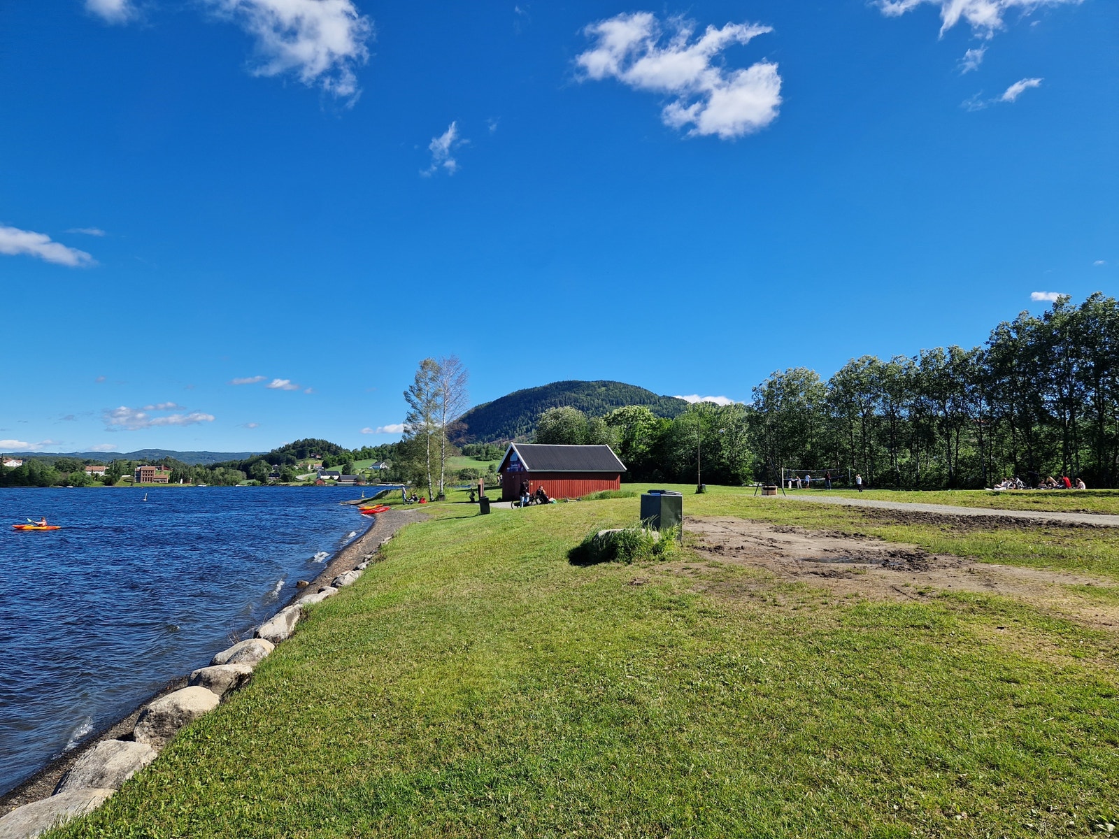 Gangavstad fra tomtefeltet til idylliske Ulnestangen Galleribilde
