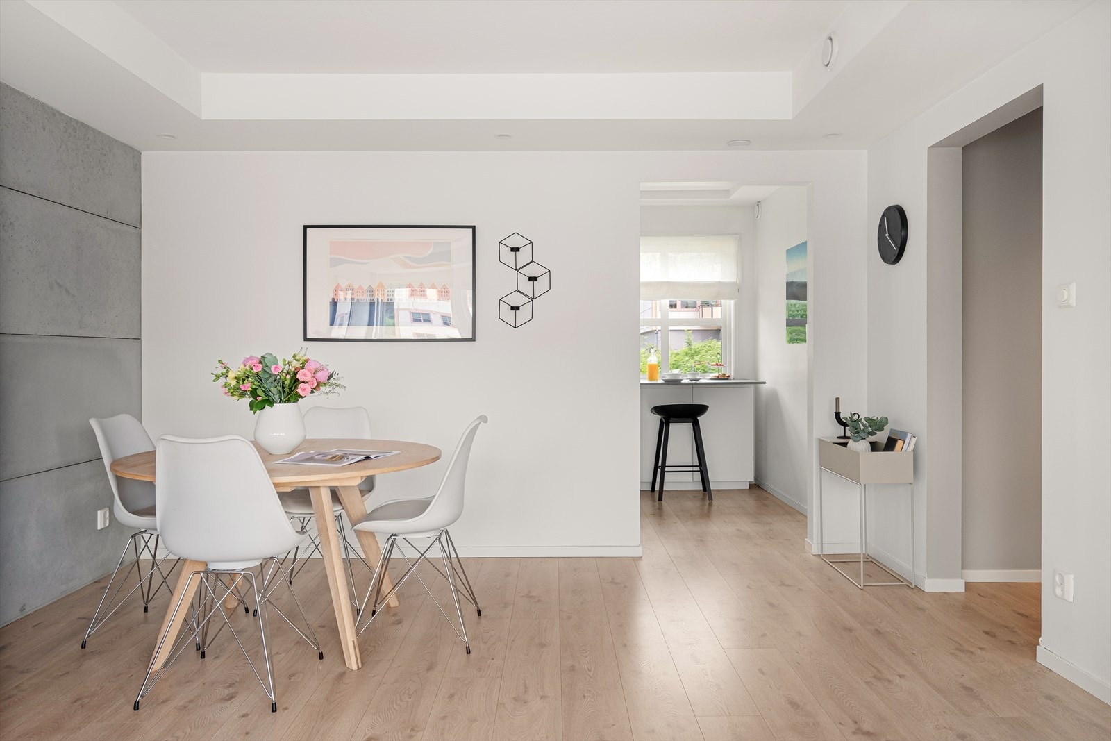 Downlights bidrar til å lage fine stemning i rommet på kveldstid Galleribilde