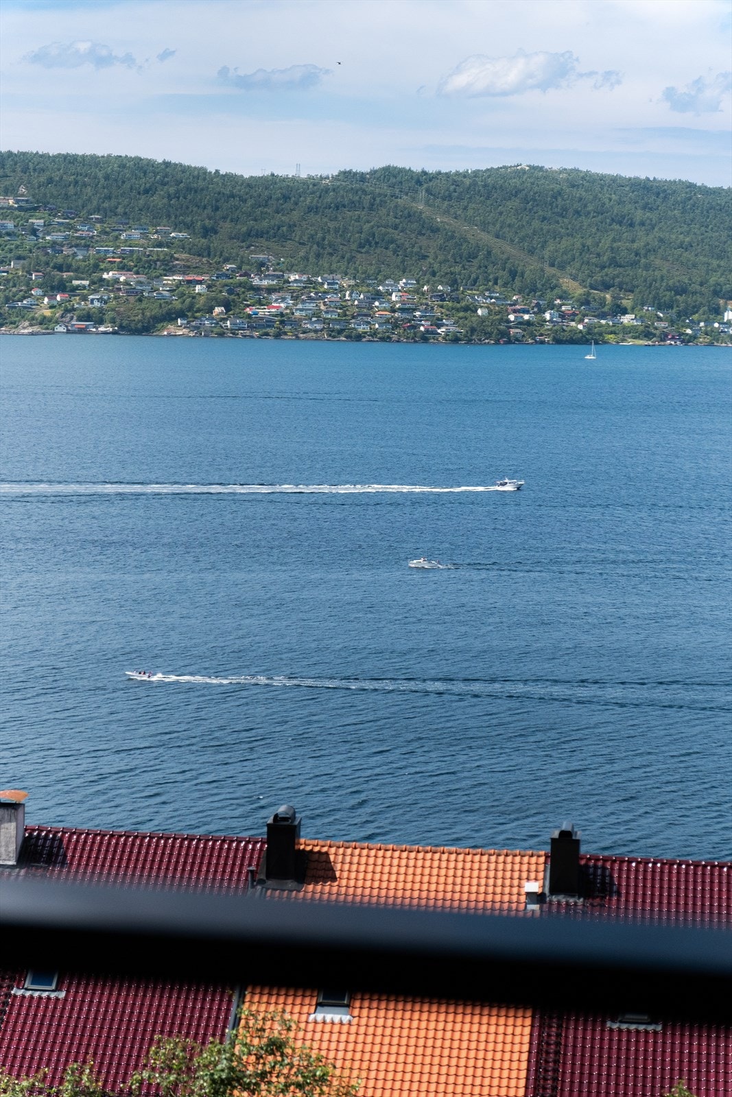 Leiligheten kan skilte med en nydelig utsikt over Byfjorden og over mot Askøy. Galleribilde