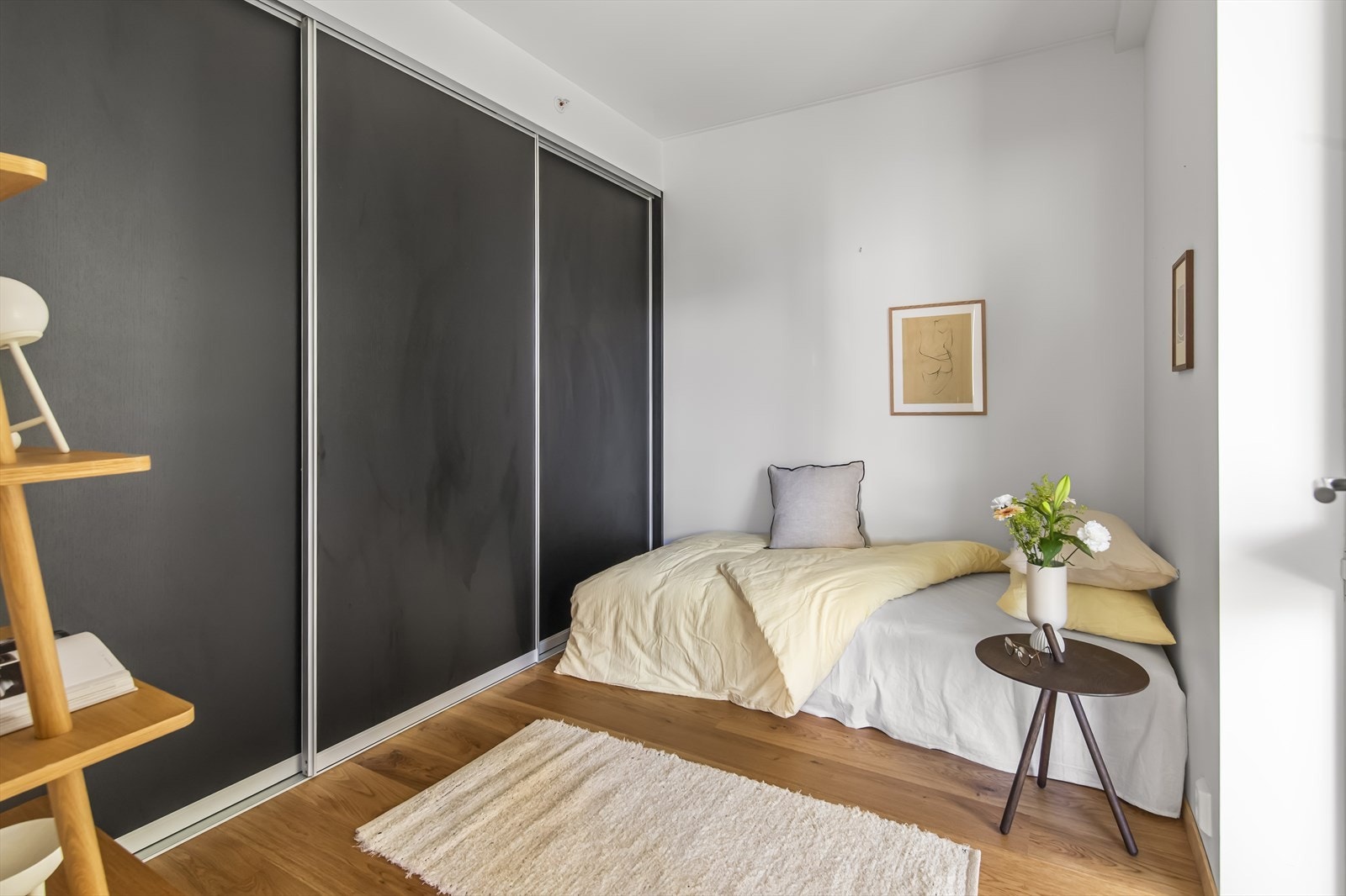 Soverom 2 med skyvedørsgarderobe Galleribilde