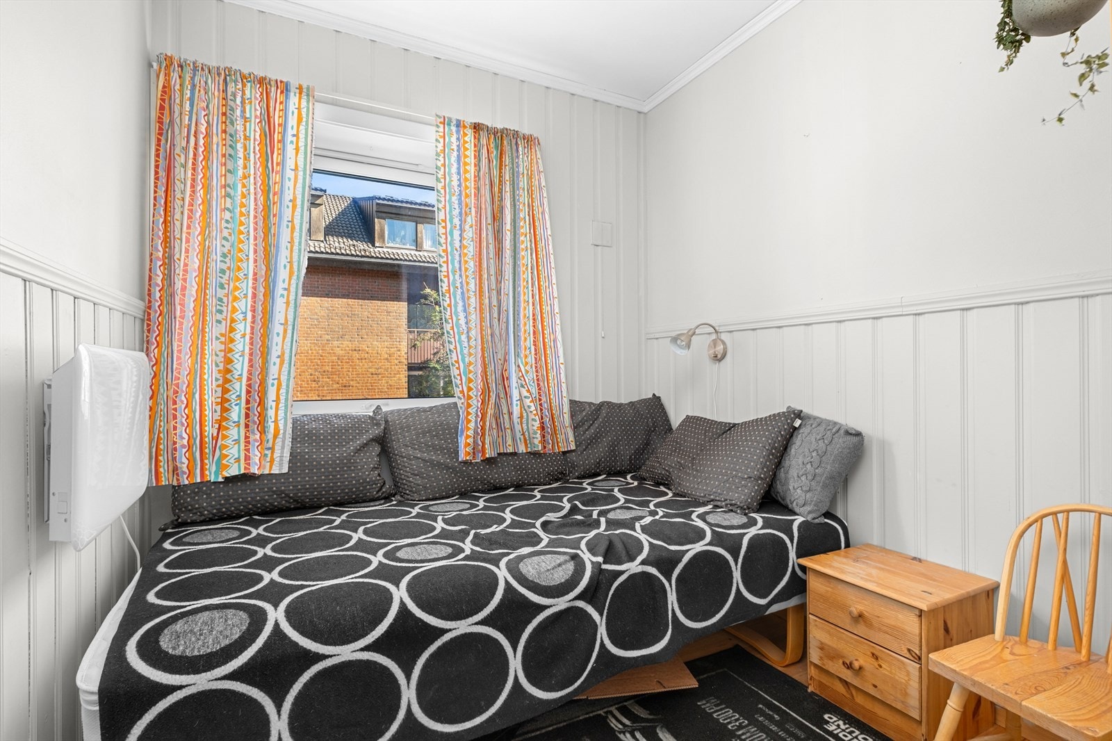 Det andre soverommet måler 6,1 m² og egner seg ypperlig som gjesterom eller til utleie. Galleribilde