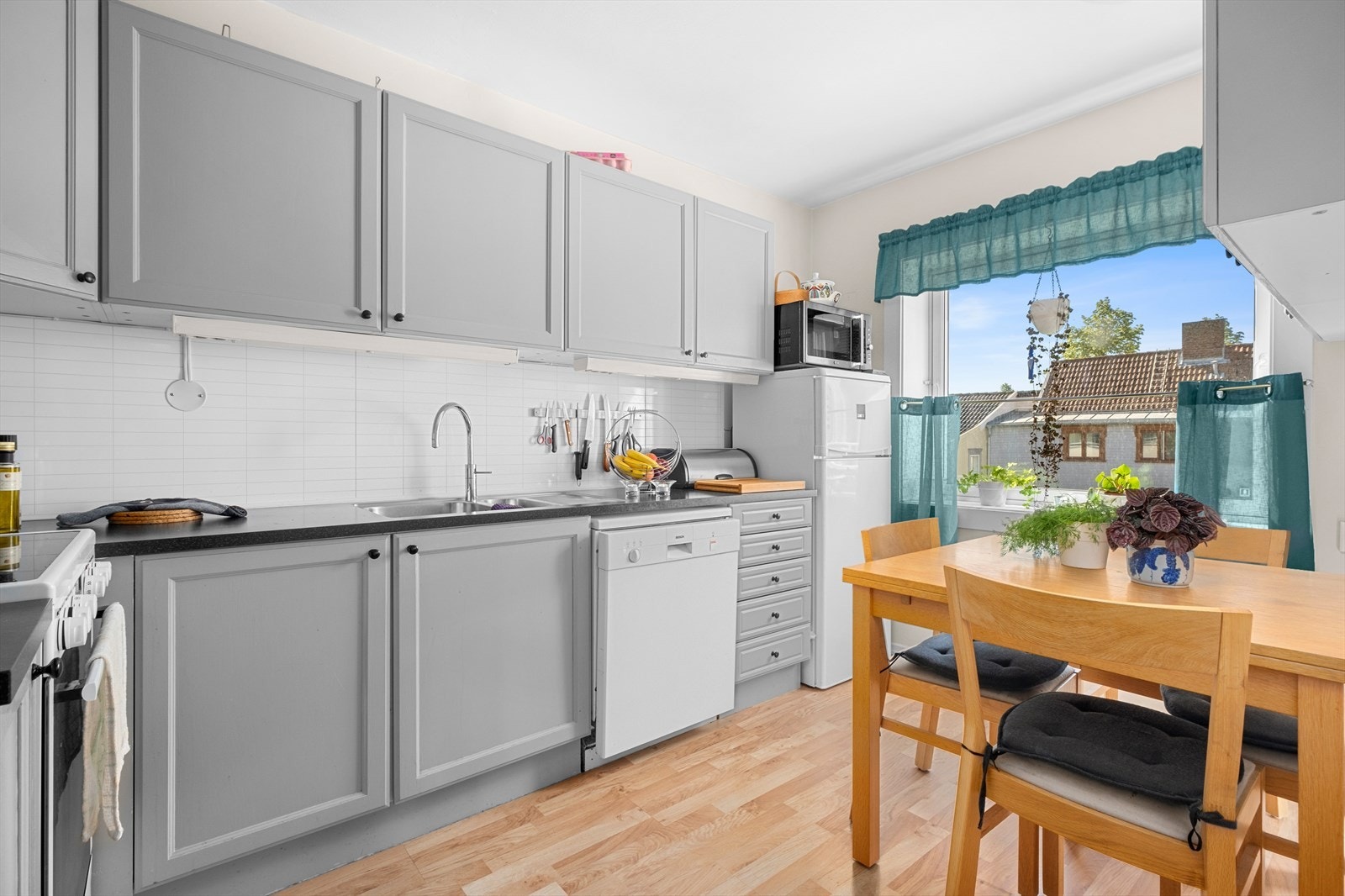 Leilighetens kjøkken er også av bra størrelse og måler hele 8,8 m². Galleribilde