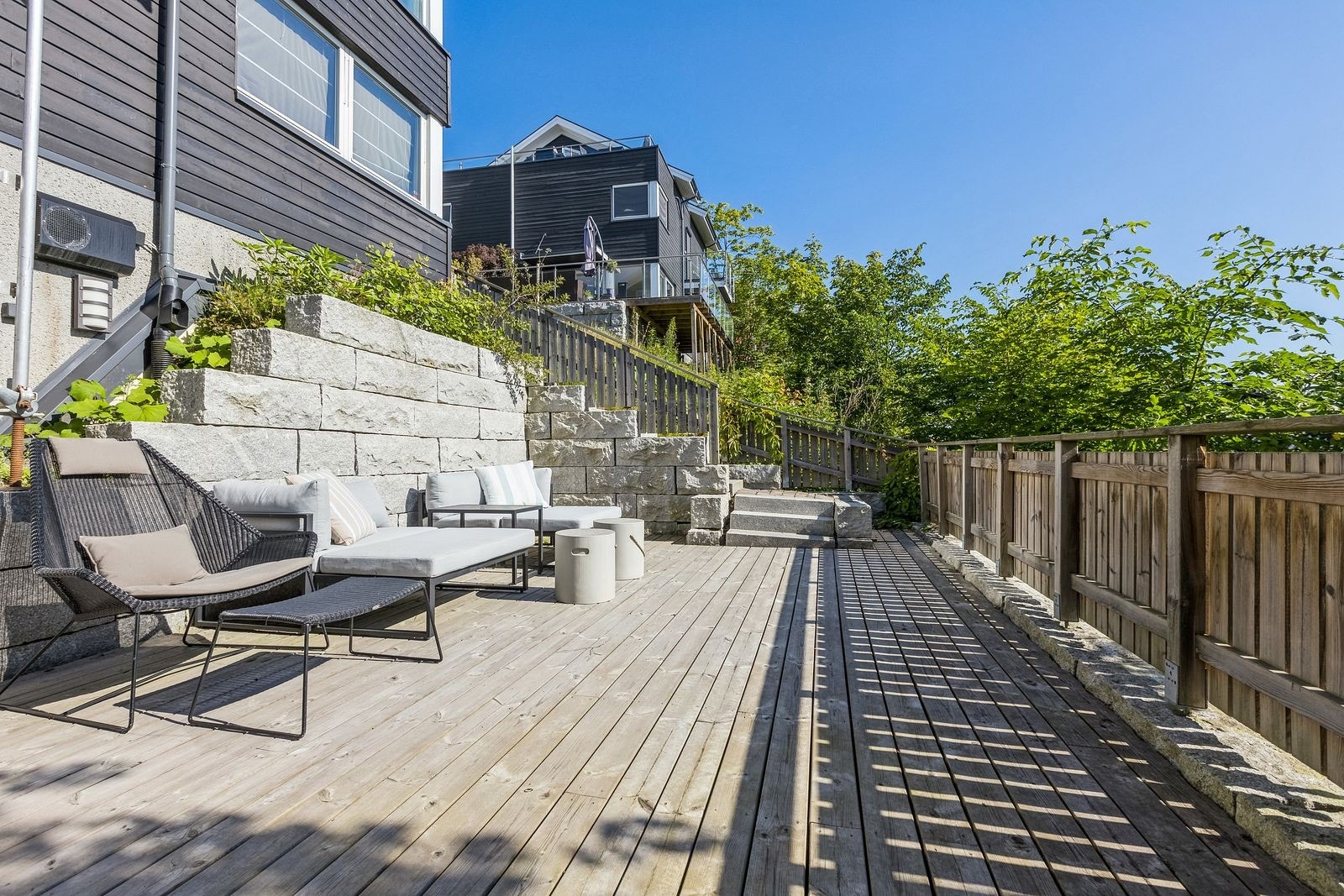 Nyoppusset sokkelbolig med egen markterrasse. Galleribilde