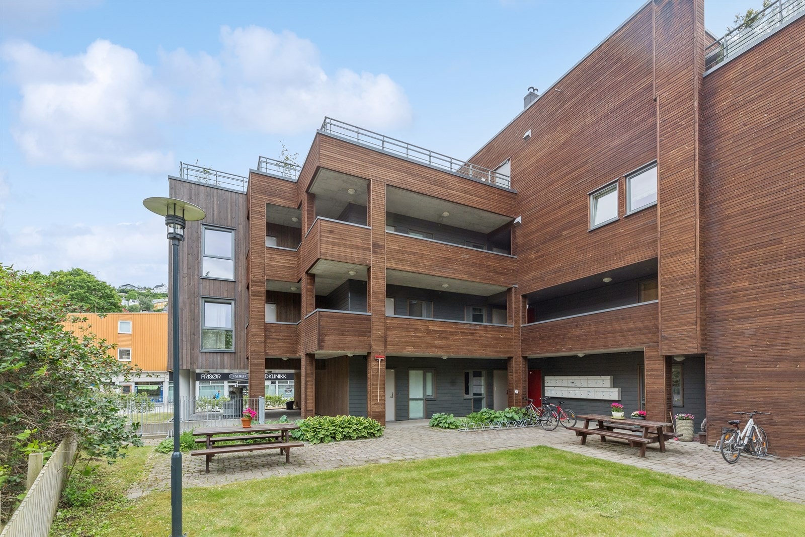 Blokken er fra 2016 og har gjennomgånde moderne standard med heis og flotte fellesområder. Galleribilde