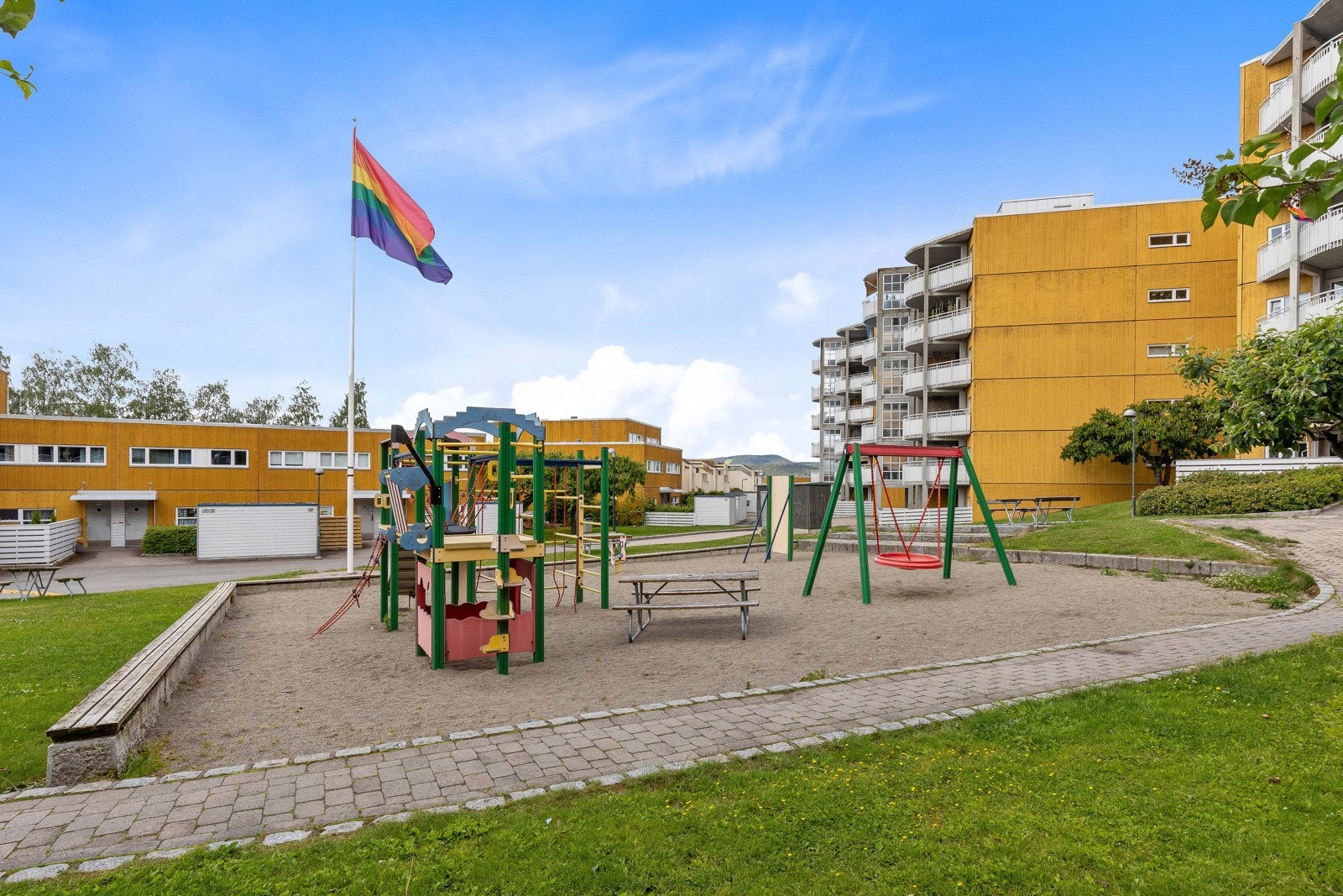 Borettslaget blir regnet som ett av de mest populære på Lindeberg med flotte grøntområder og hyggelig tun mellom bebyggelsen Galleribilde