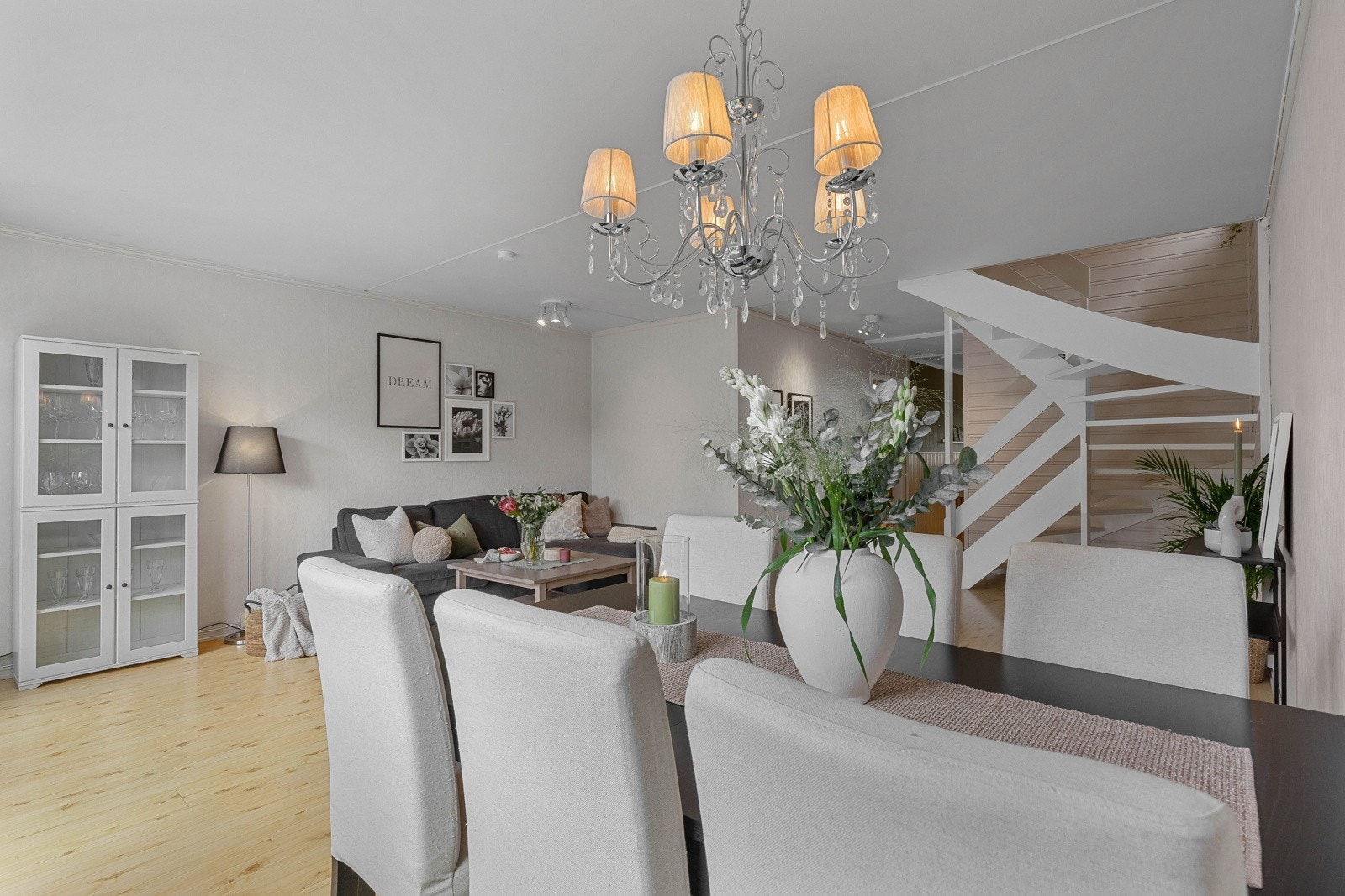 Eller samle venner og familie til små og store anledninger Galleribilde