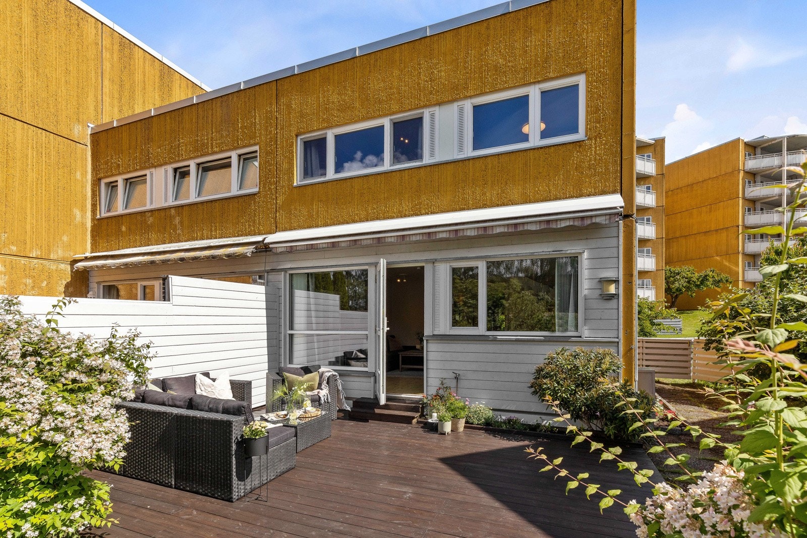 Familievennlig 5-roms enderekkehus i barnevennlige, fredelige omgivelser og samtidig med nærhet til alt du trenger Galleribilde