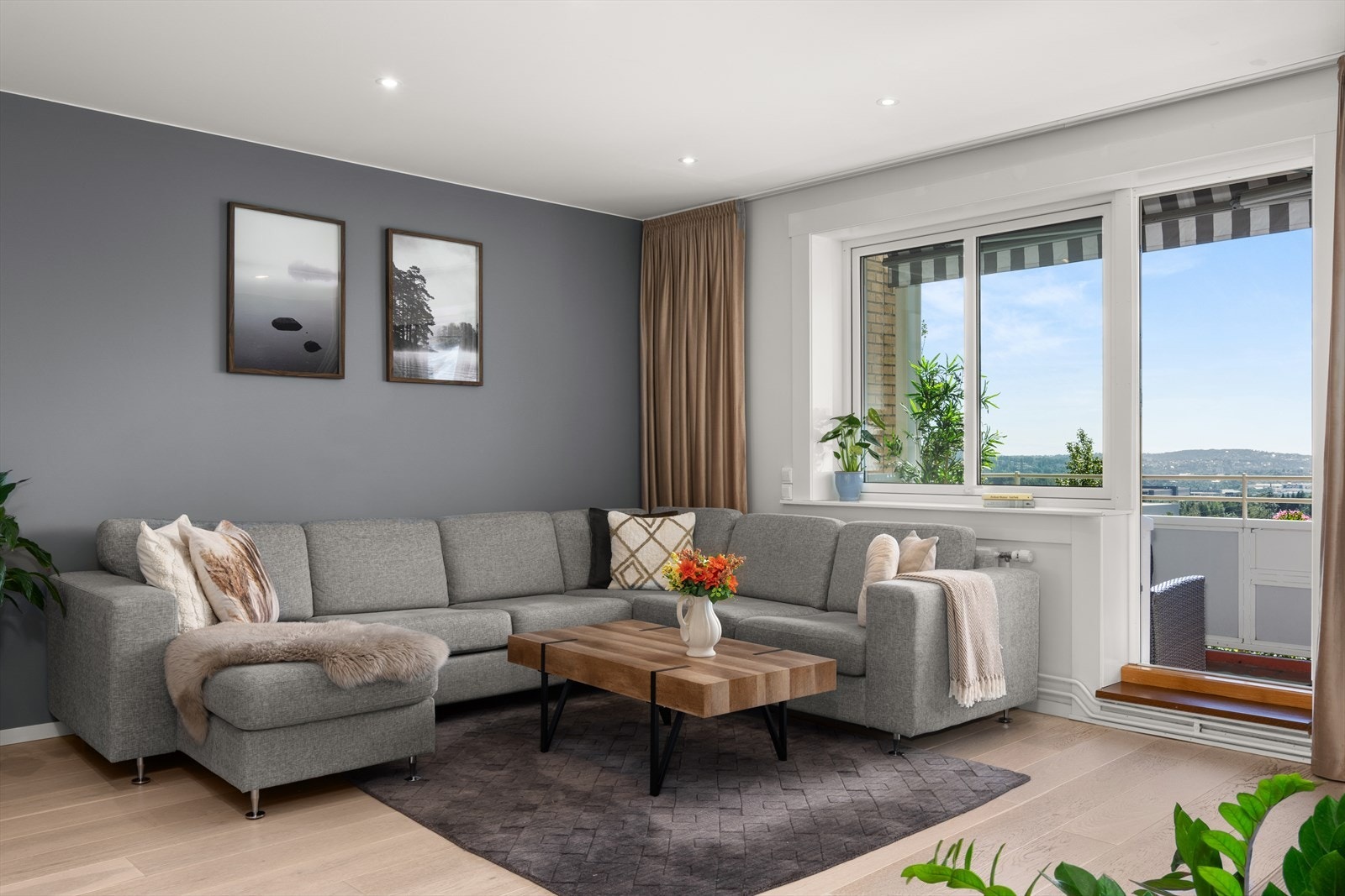 Stuen er av god størrelse og det er gode innredningsmuligheter. Galleribilde