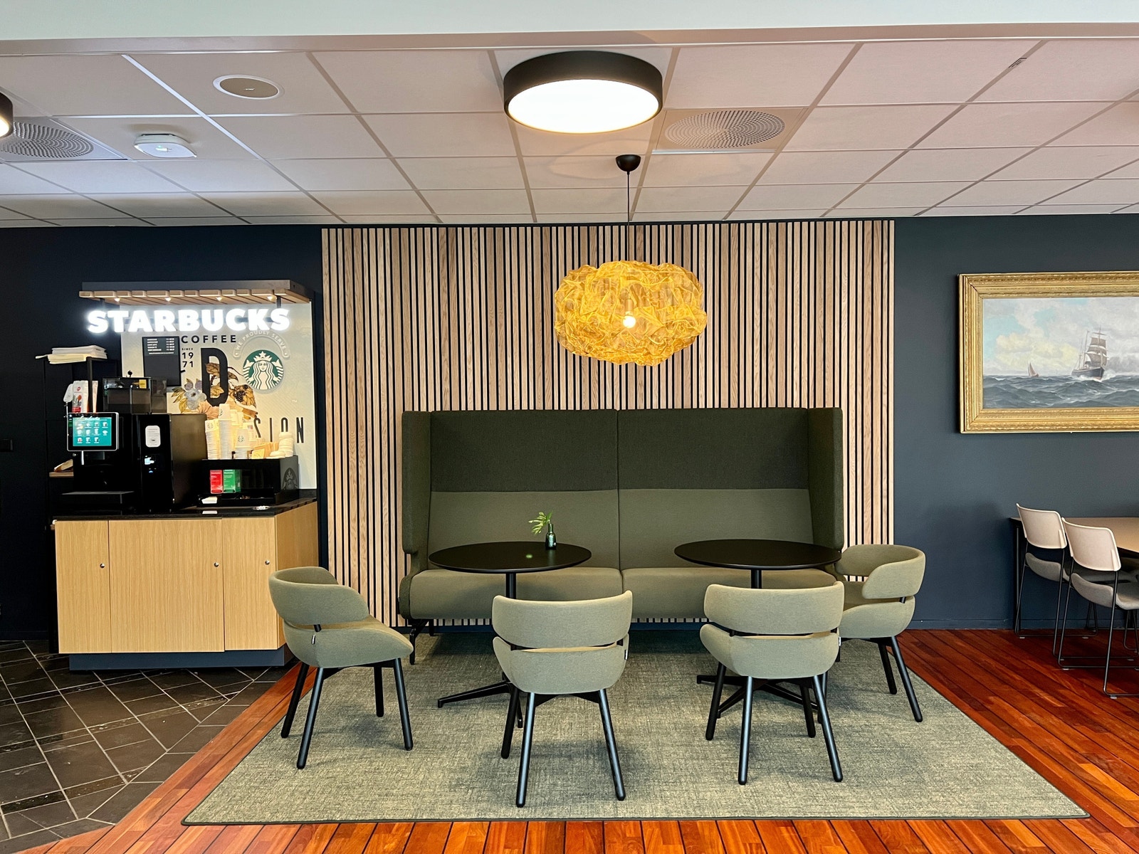 Tilgjengelig kantine og spiseplasser i området Galleribilde