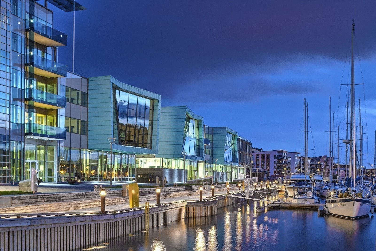 Marina - her kan du ta båten til jobb Galleribilde