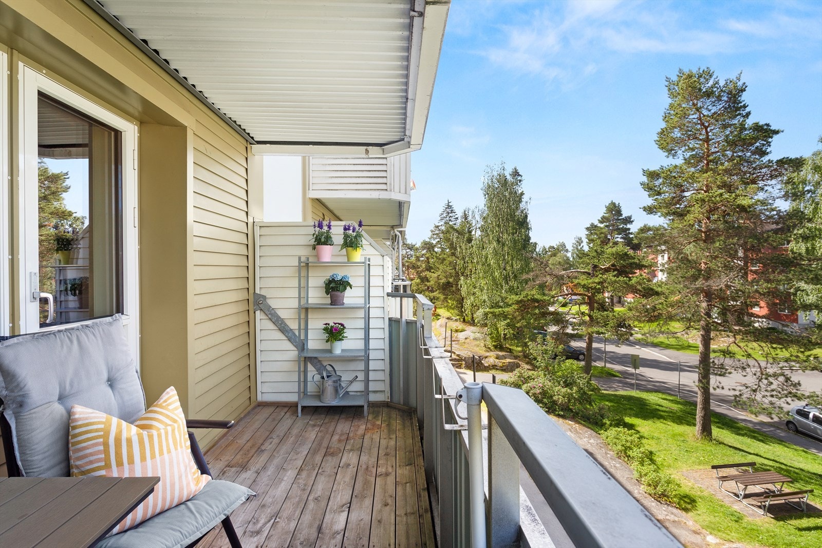 Fra stuen er det utgang til vestvendt balkong på ca. 7 m². Galleribilde