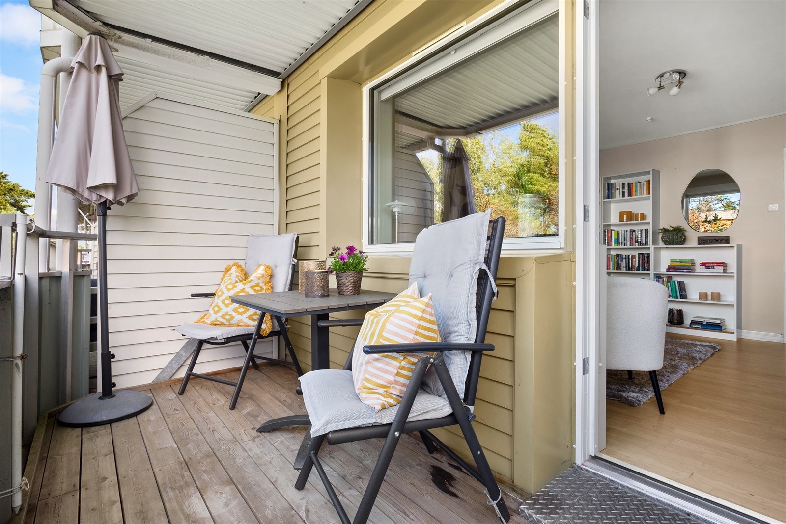 Fra stuen er det utgang til vestvendt balkong på ca. 7 m². Galleribilde