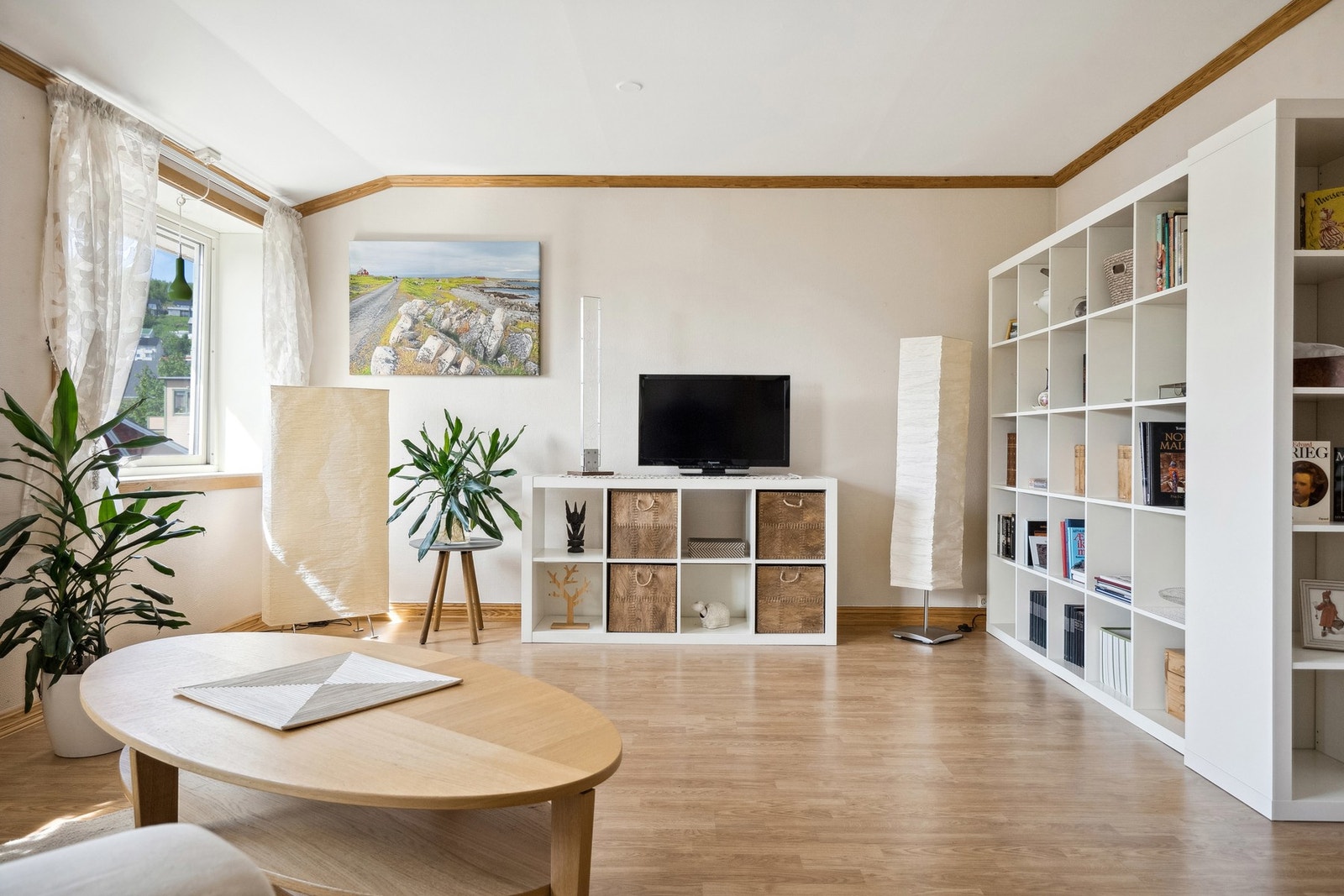 Stue gir gode møbleringsmuligheter Galleribilde