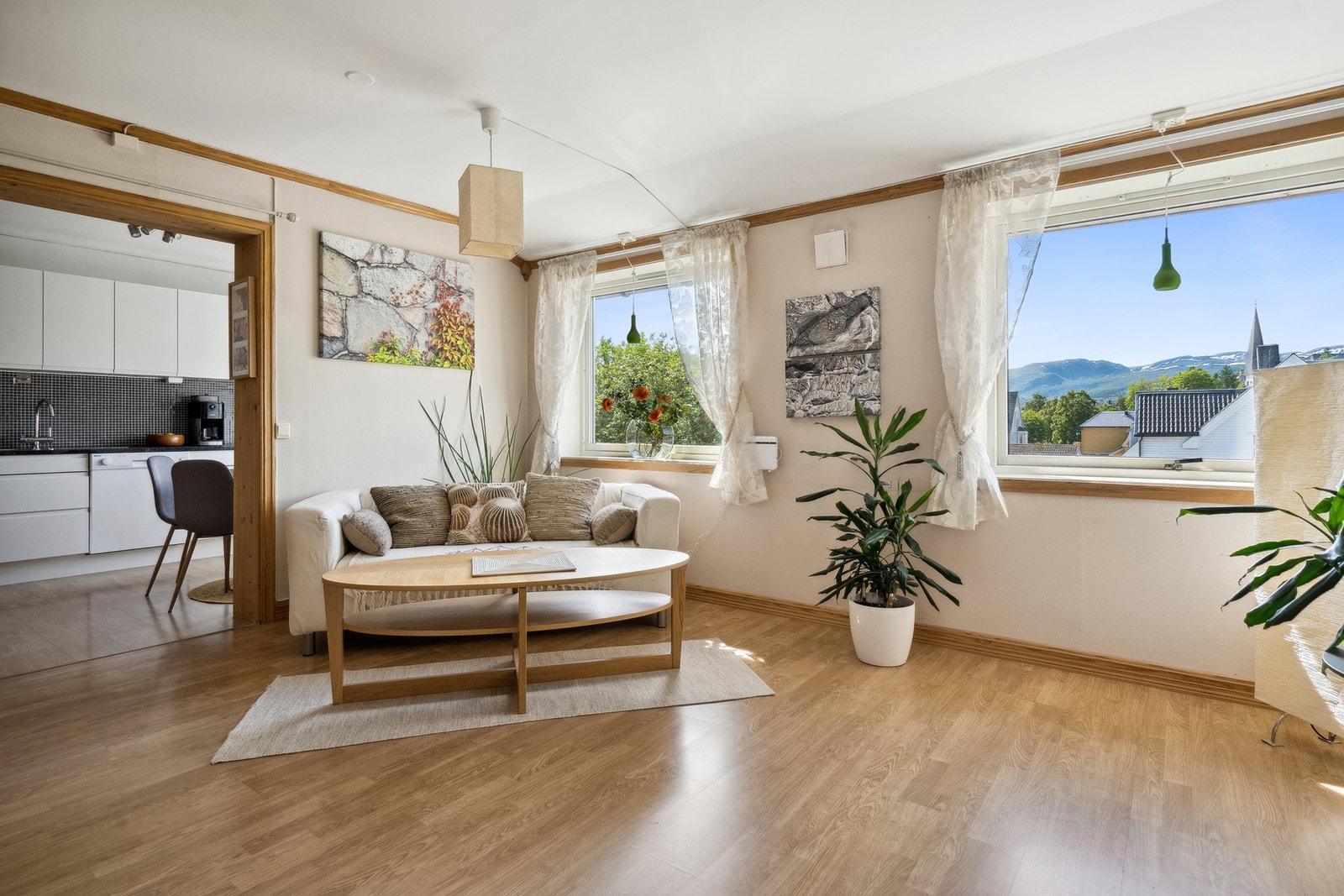 Lys og innbydende stue Galleribilde