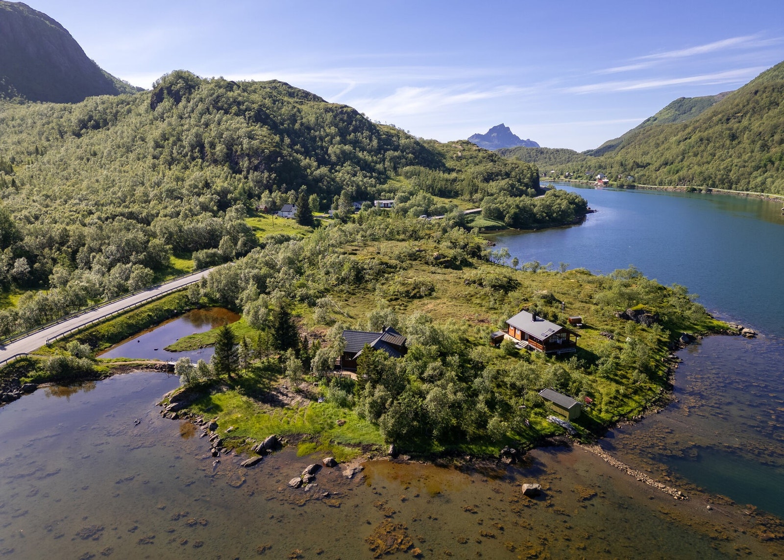 Her får du en stor, koselig hytte i Skjærfjorden i naturskjønne omgivelser Galleribilde