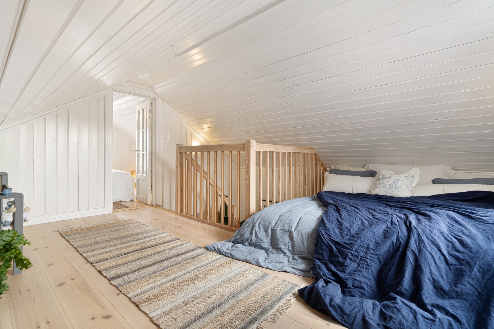 Det nevnes spesielt at denne etasjen ikke tilfredstiller krav til målbarhet pga lav takhøyde og det foreligger ikke tegninger på etasjen. Galleribilde