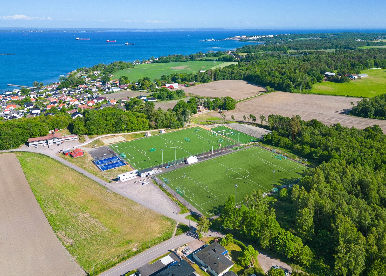 Områdebilde fra idrettsarenaen i Åsgårdstrand Galleribilde