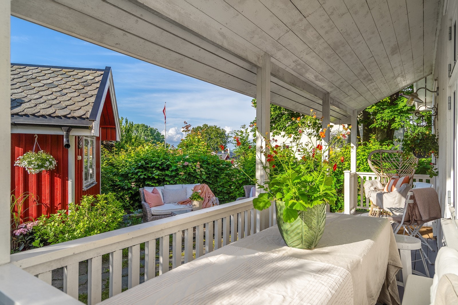 Overbygget terrasse mot nord-vest - flytt deg etter solen eller skyggen Galleribilde