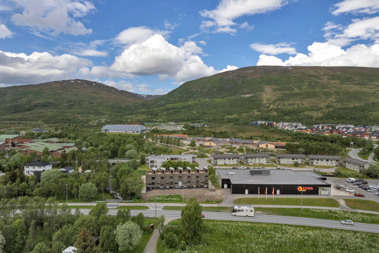 Fin beliggenhet med nærhet til lysløype, skistadion og flotte turområder som nærmeste nabo. Galleribilde