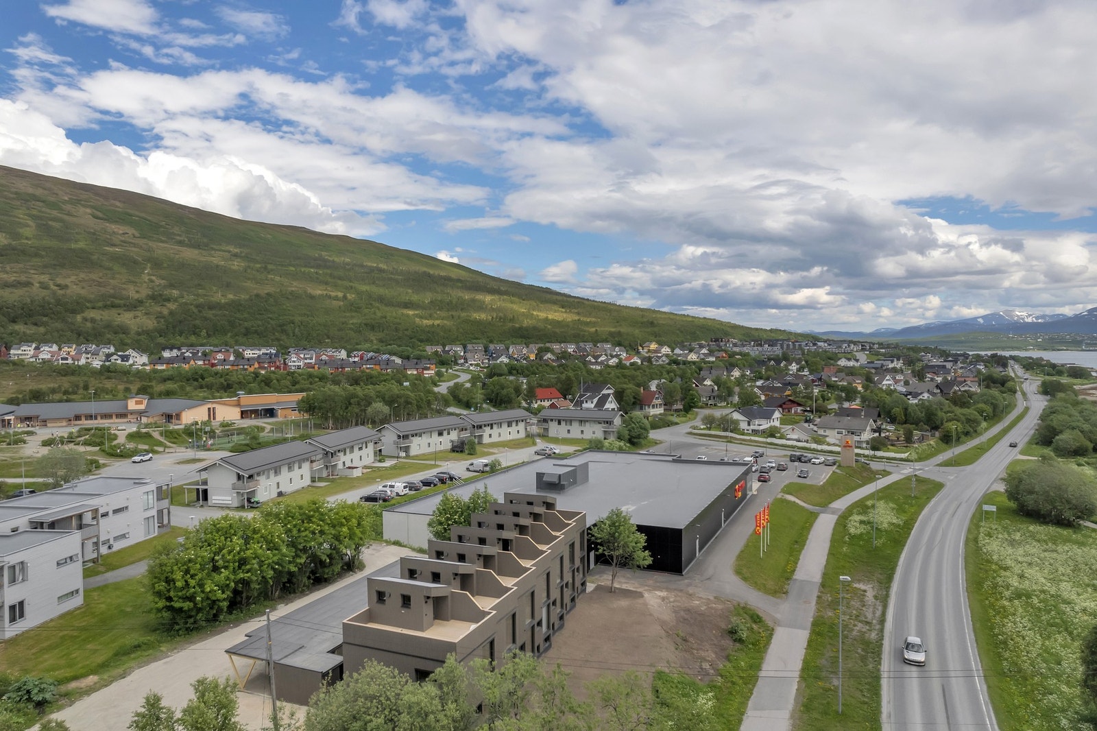 Storelva har gode solforhold og kort vei til alt av betydning for barnefamilier Galleribilde