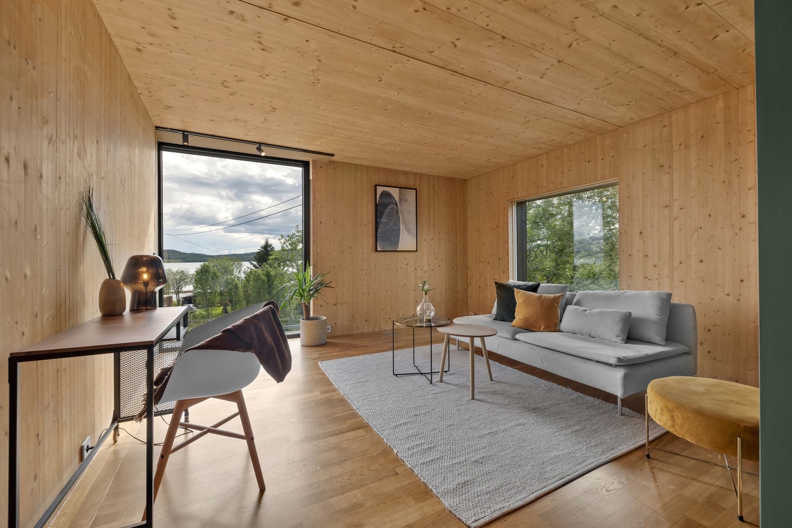 Her får du et stilig rekkehus over 3 plan med privat takterrasse. Galleribilde