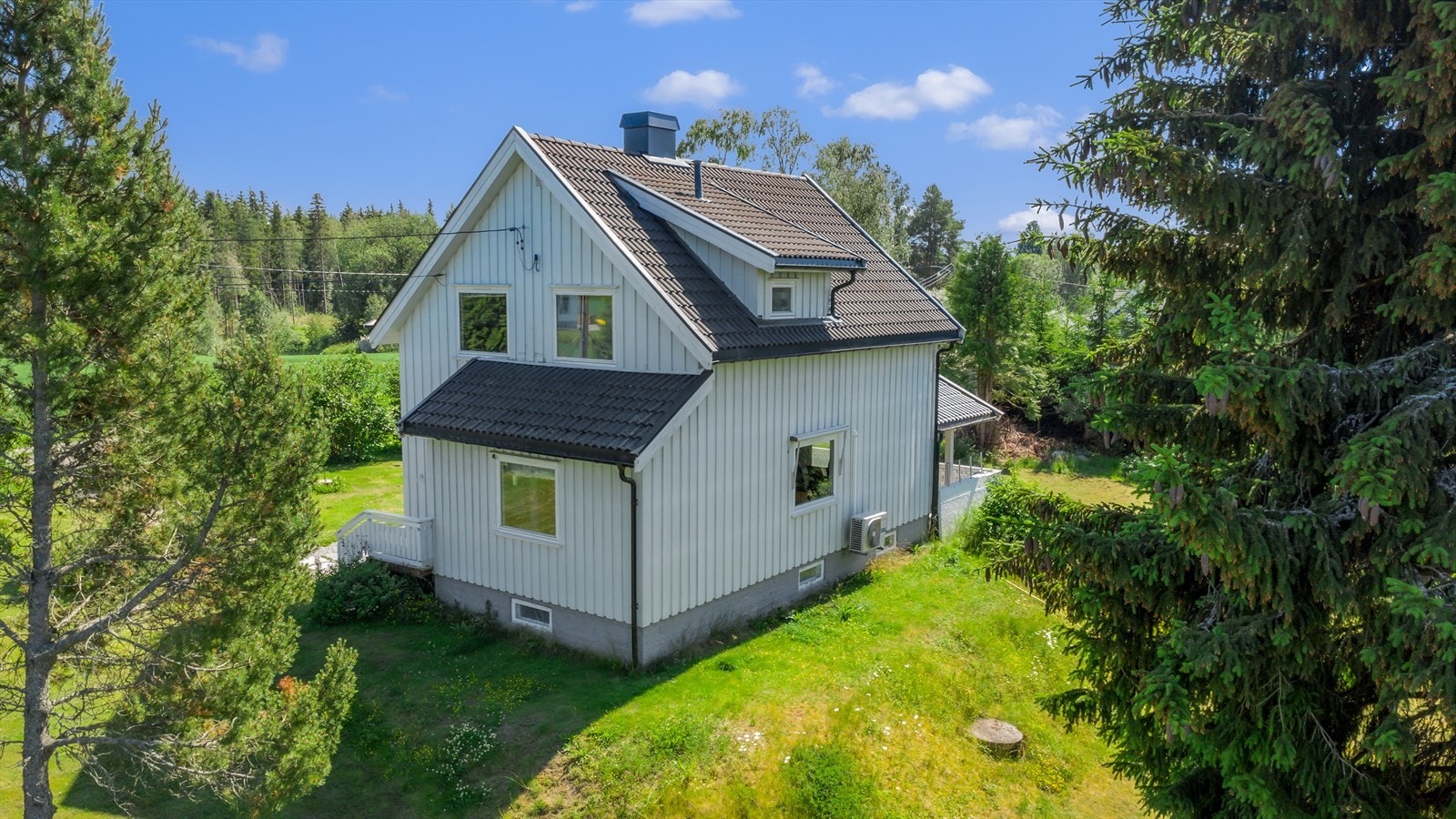 Eiendommen er tilknyttet offentlig vei, vann og avløp Galleribilde