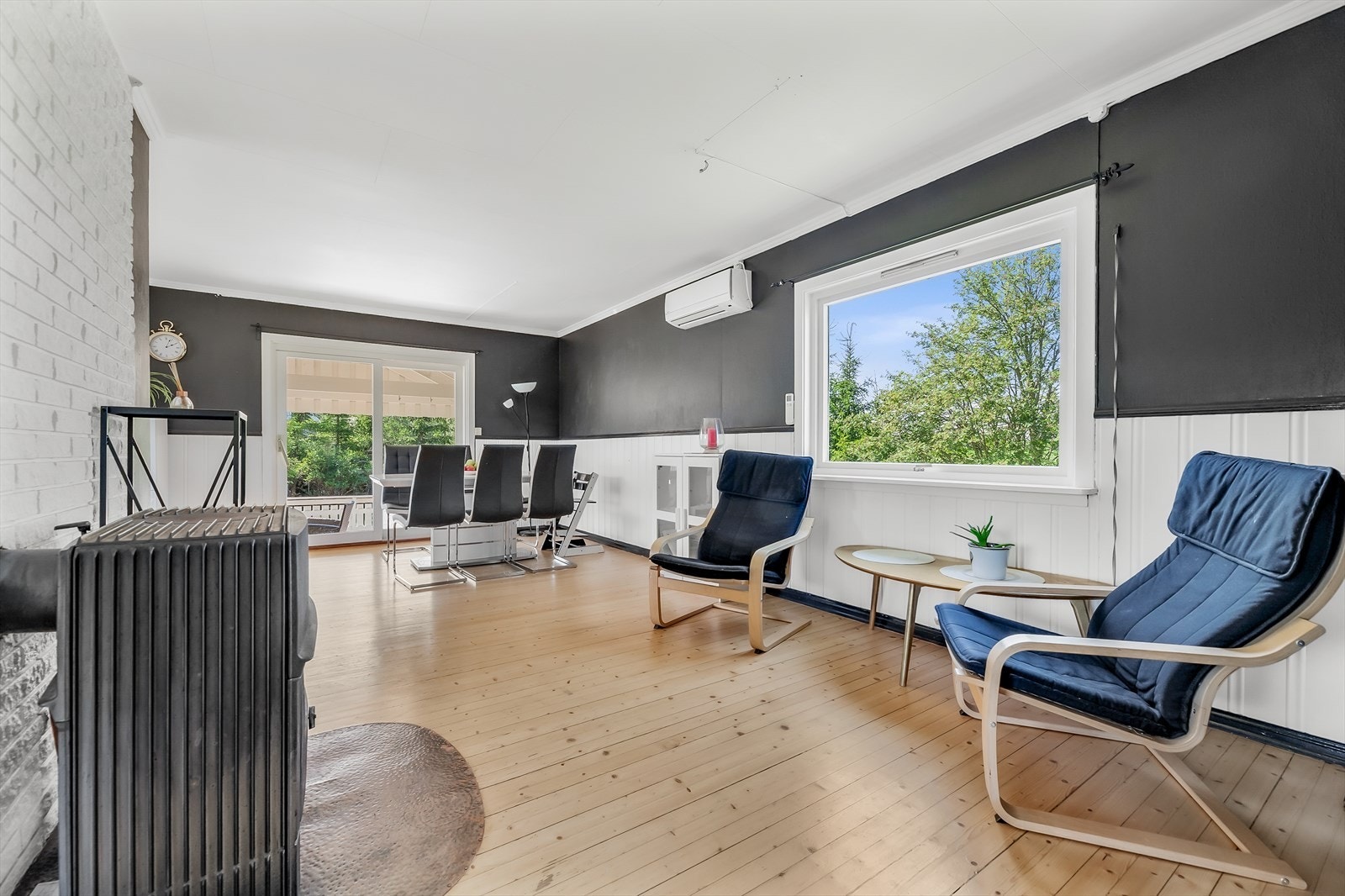 Store vinduer tilfører godt med dagslys Galleribilde