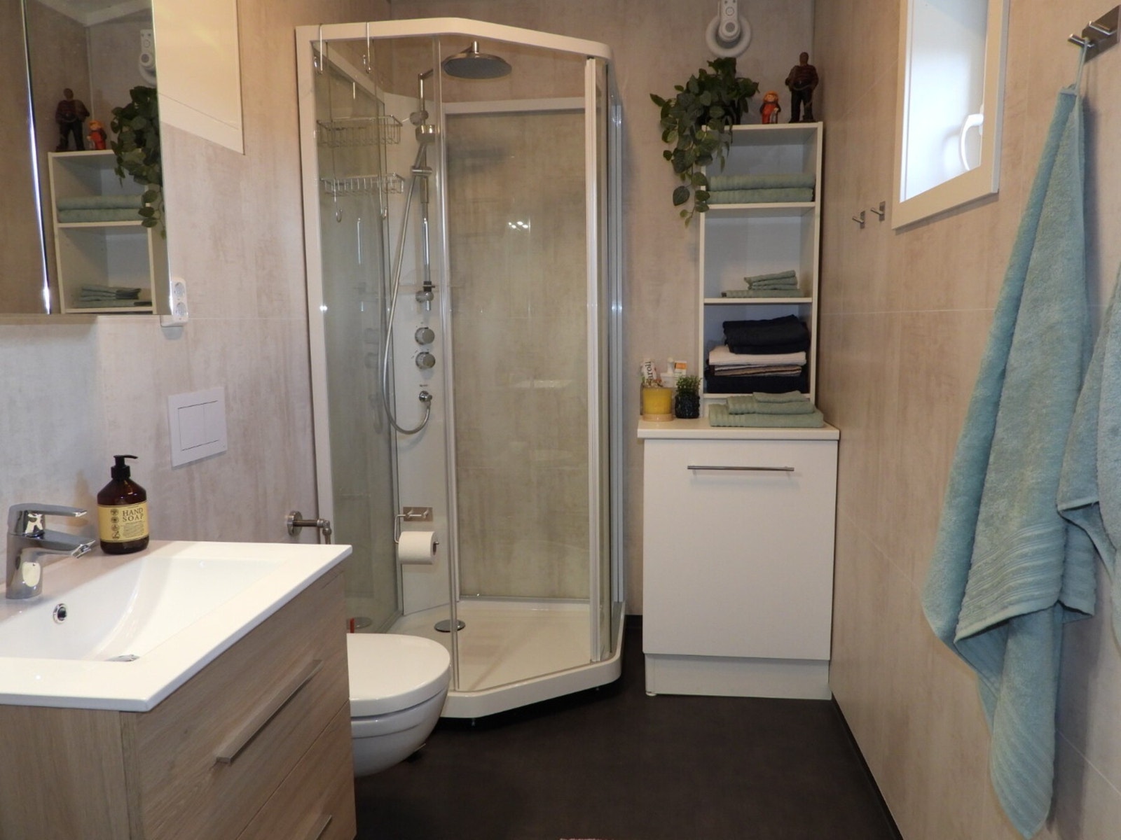 Bad i anneks Galleribilde