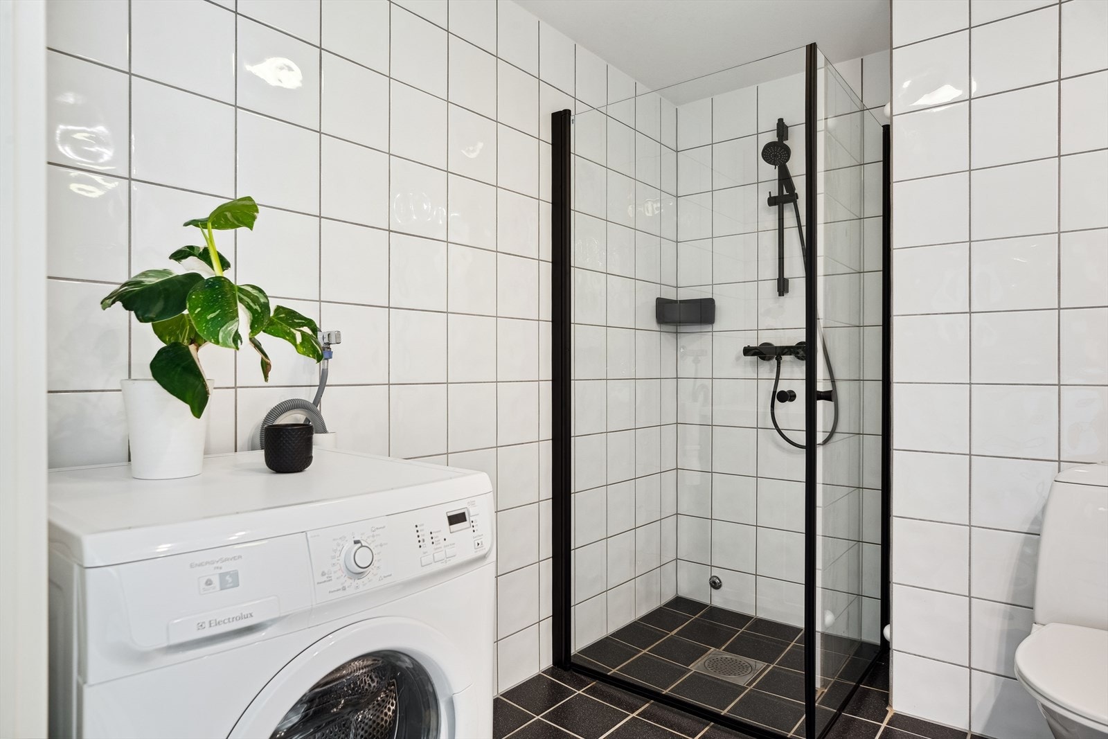 Flislagt bad med varmekabler i gulv. Galleribilde