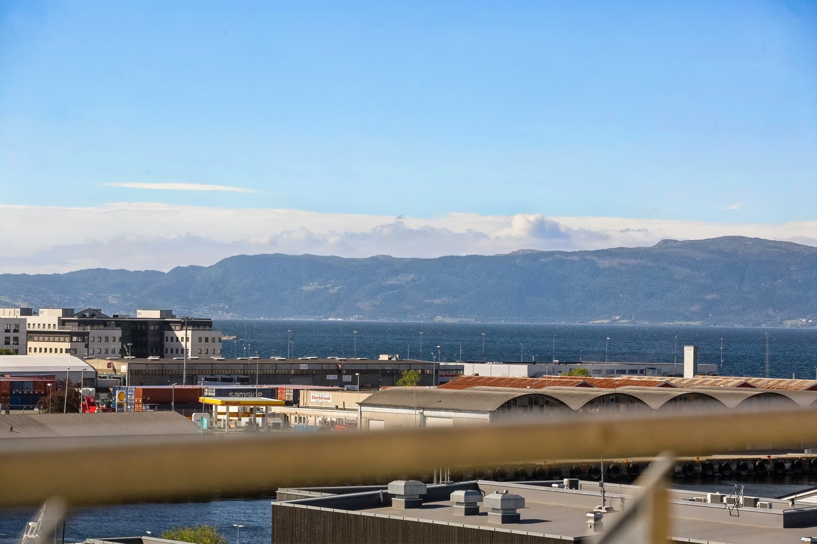 Utsikt ut mot Trondheimsfjorden. Galleribilde