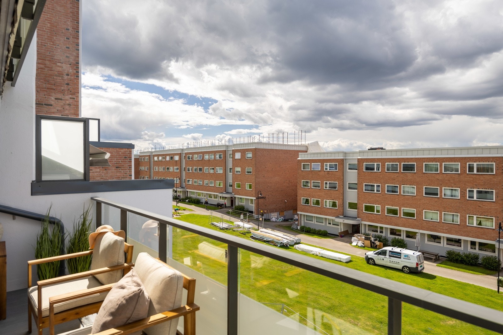 Terrassen har markise, utebelysning og stikkontakter. Galleribilde