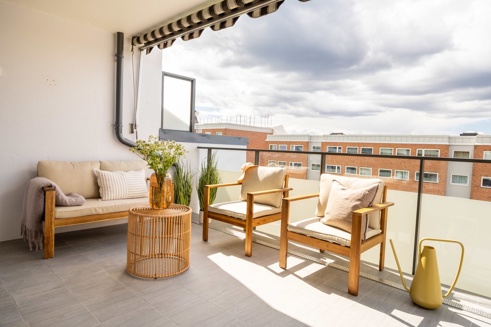 Utgang fra stue til vest-vendt terrasse på 18 kvm. Galleribilde