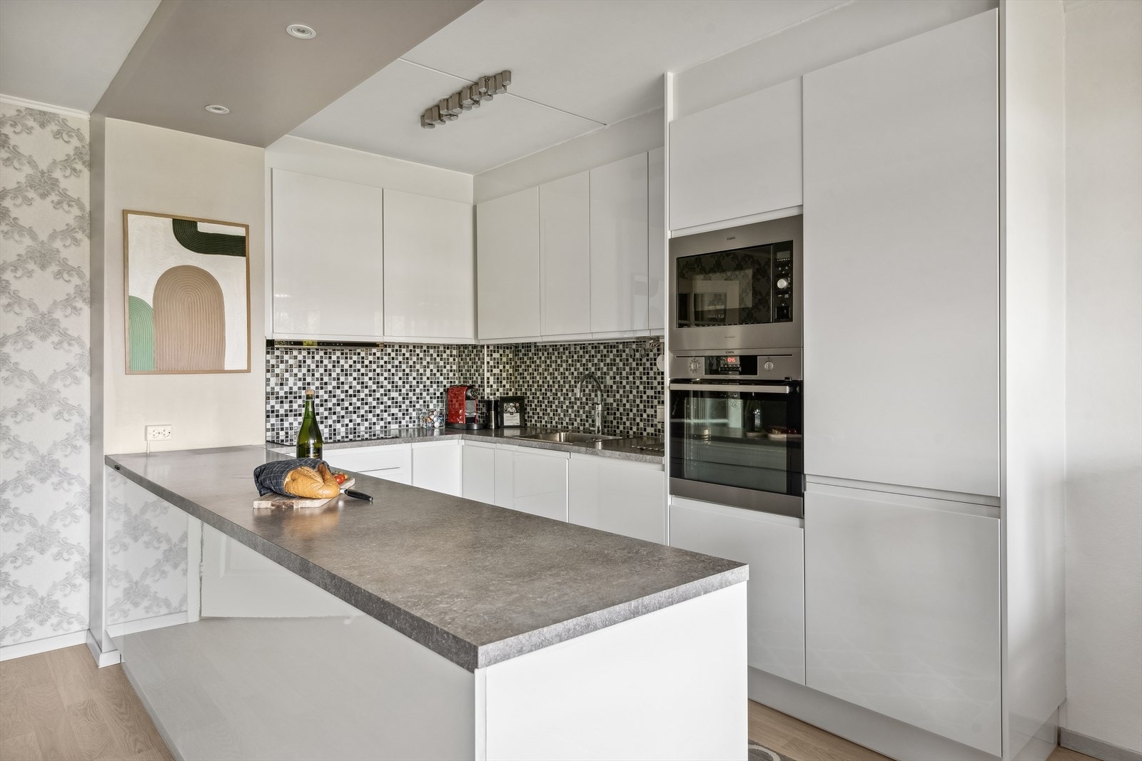 Kjøkkenet har alle forutsetninger for at familiens kokk kan briljere! Galleribilde