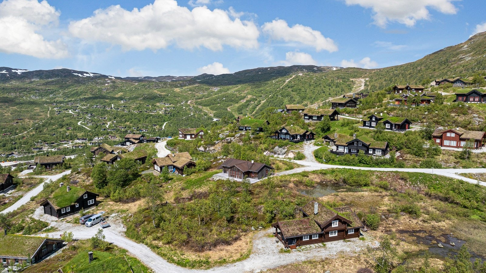 Attraktiv beliggenhet på Tyrvelid like ved lysløypen og alpintanlegget på Vågslid som har hele 13 preparerte skiløyper og 6 skitrekk samt eget barnetrekk/band. Galleribilde