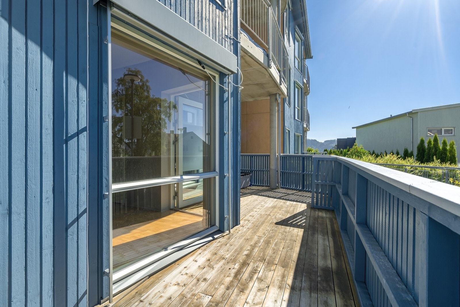 Terrassen er på omtrent 12 kvadratmeter. Galleribilde